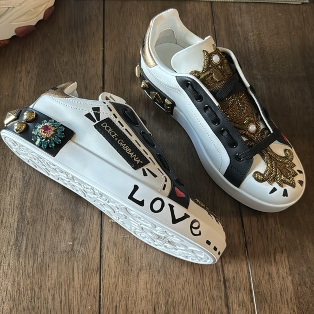 Dolce & Gabbana Heart Leather Elegant Style Low-Top